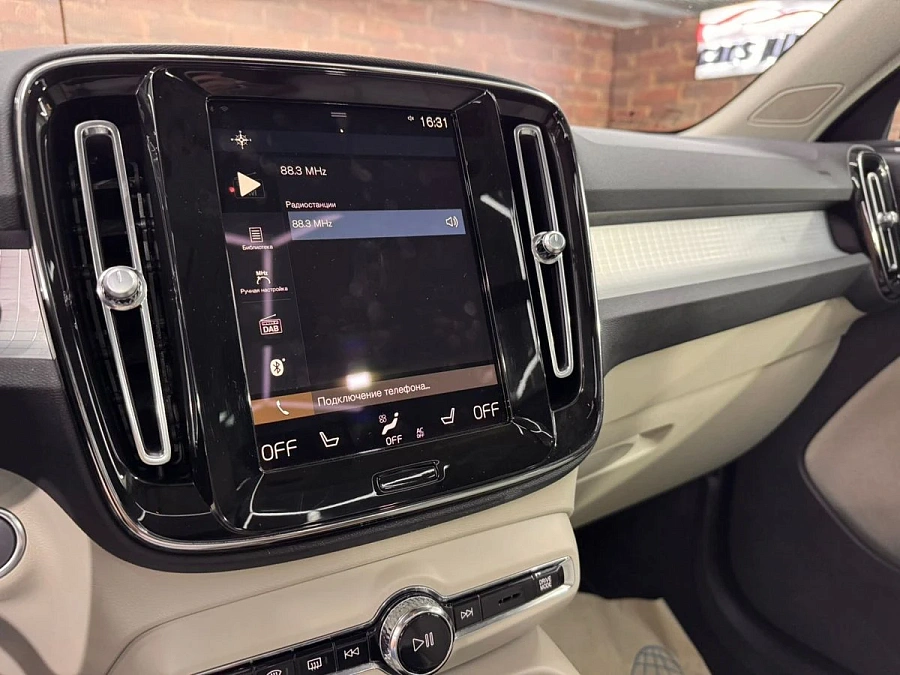 Volvo XC40, 2020г., передний привод, робот