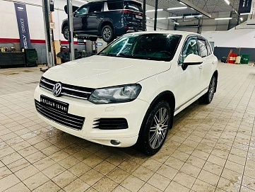 Volkswagen Touareg, 2011г, полный привод, автомат