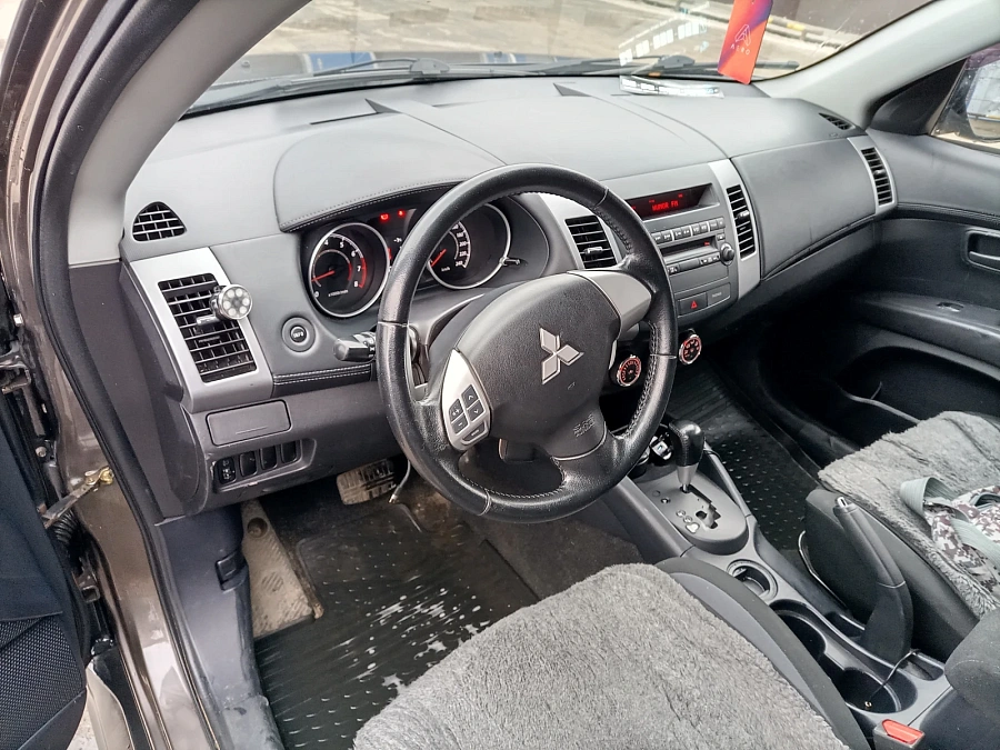 Mitsubishi Outlander, 2012г., передний привод, вариатор