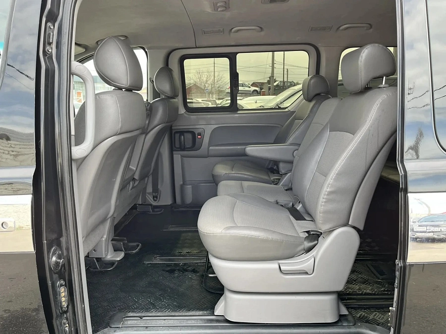 Hyundai Grand Starex, 2011г., задний привод, автомат