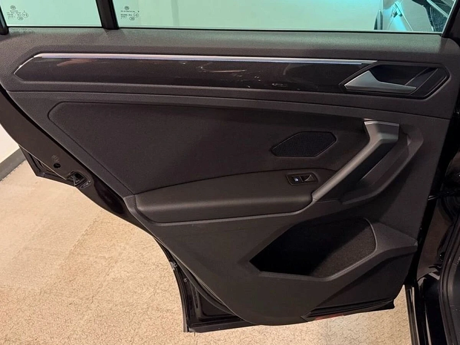 Volkswagen Tiguan, 2019г., передний привод, автомат