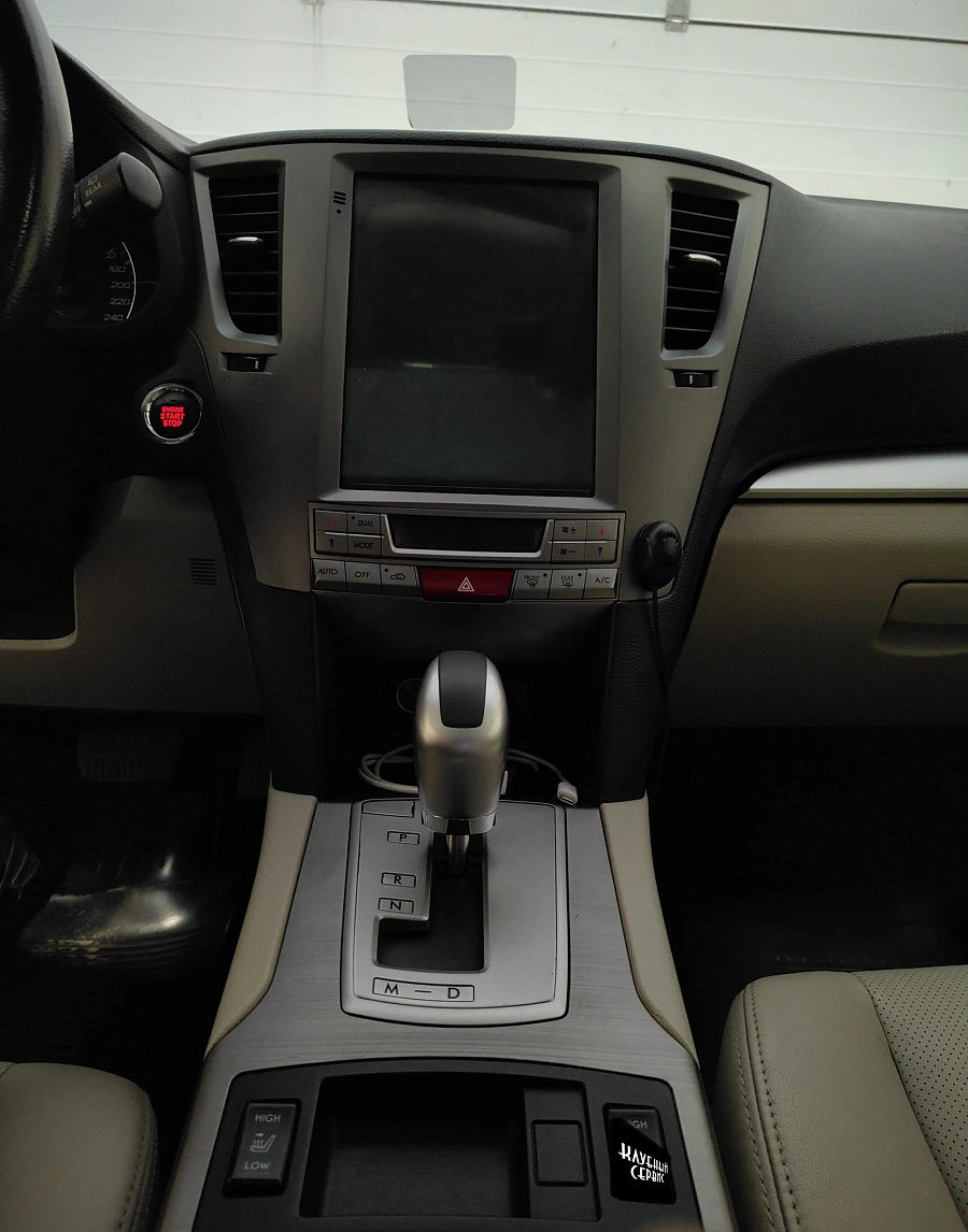 Subaru Outback, 2011г., полный привод, вариатор