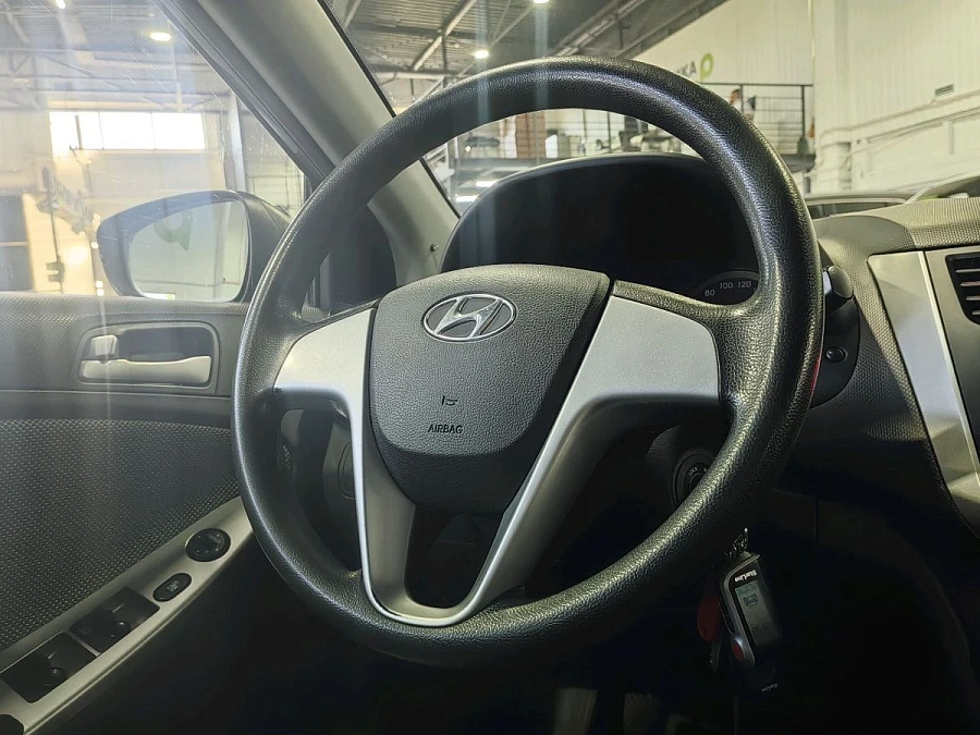 Hyundai Solaris, 2011г., передний привод, механика