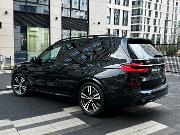 BMW X7, 2023г, полный привод, автомат