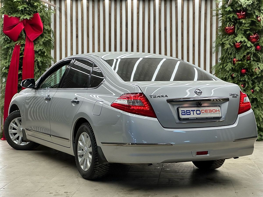 Nissan Teana, 2011г., передний привод, вариатор