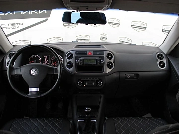 Volkswagen Tiguan, 2010г, полный привод, механика