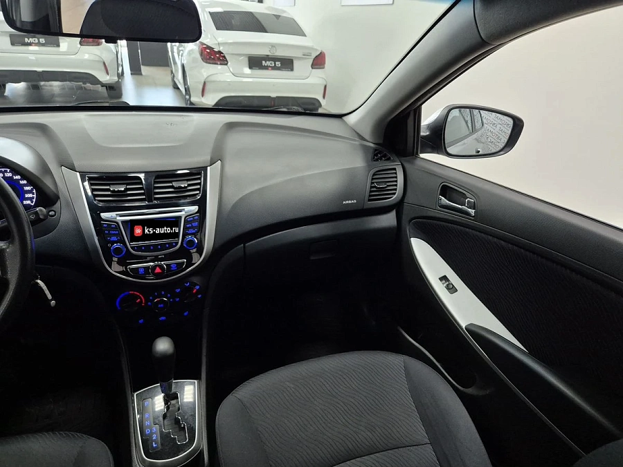 Hyundai Solaris, 2013г., передний привод, автомат