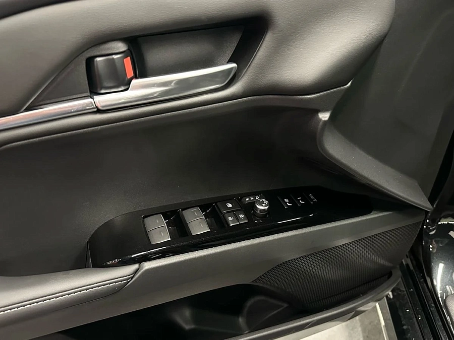 Toyota Camry, 2025г., передний привод, вариатор