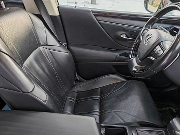 Lexus ES, 2019г, передний привод, автомат
