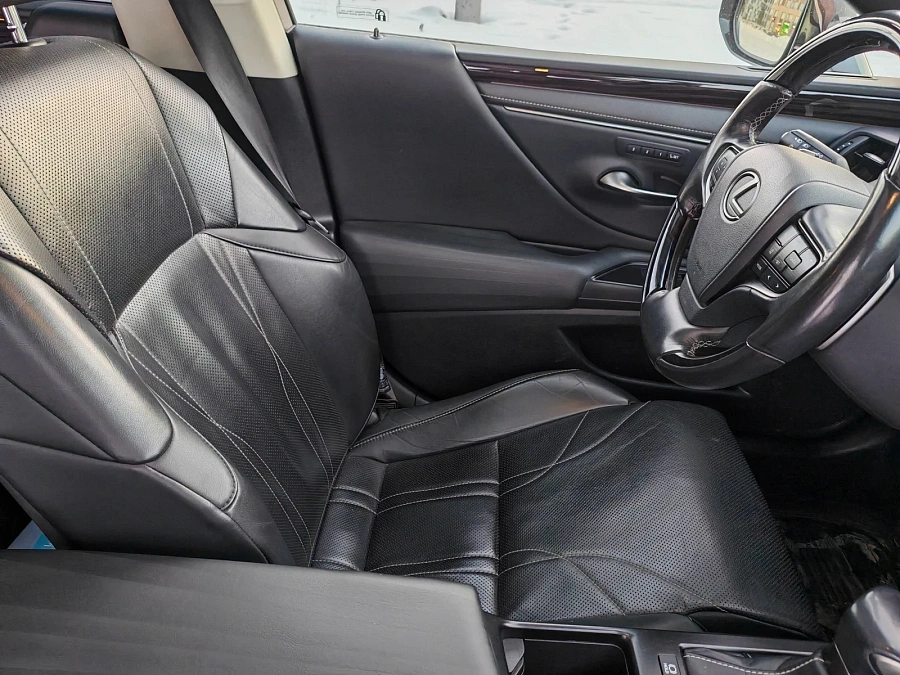 Lexus ES, 2019г., передний привод, автомат