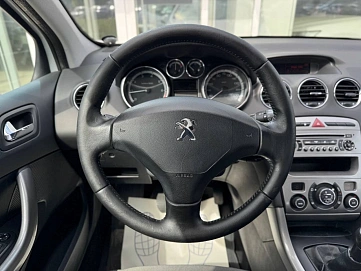 Peugeot 308, 2011г, передний привод, механика