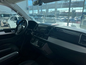 Volkswagen Multivan, 2017г, передний привод, робот