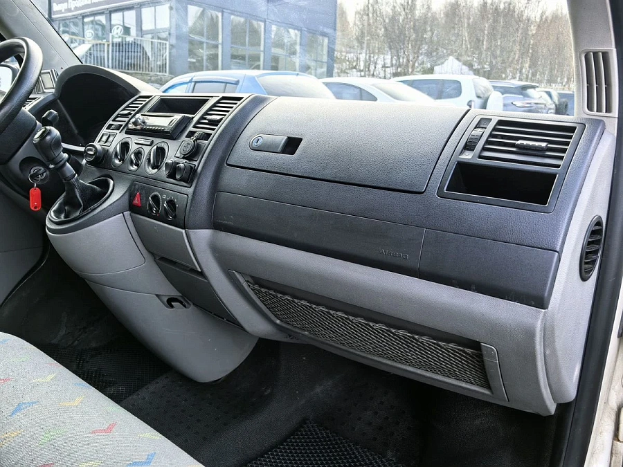Volkswagen Transporter, 2003г., передний привод, механика