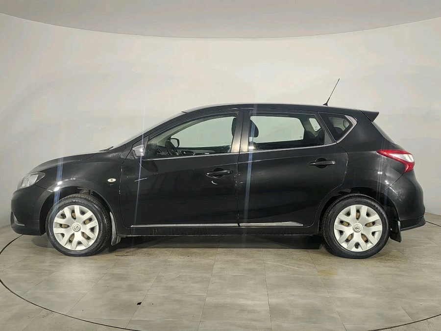 Nissan Tiida, 2015г., передний привод, механика