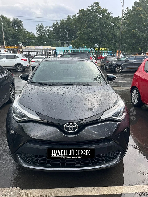 Toyota C-HR, 2022г., полный привод, вариатор