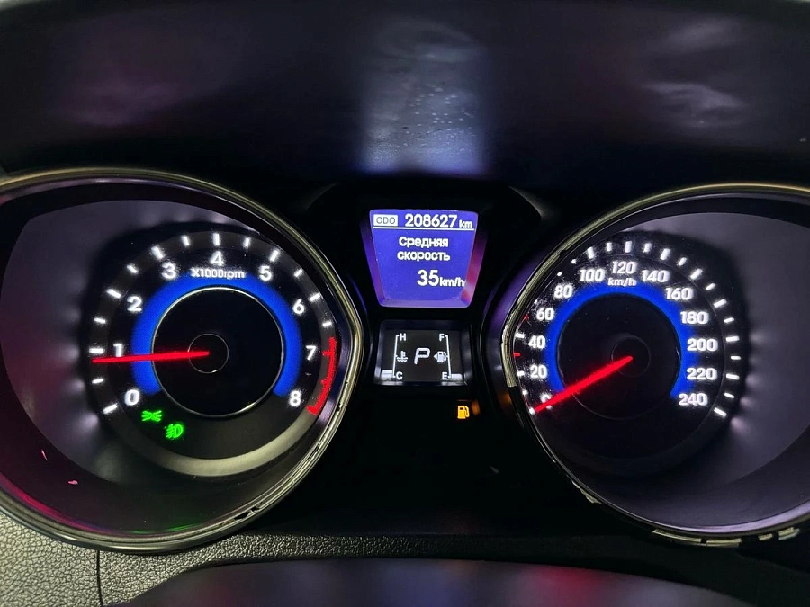 Hyundai Elantra, 2012г., передний привод, автомат