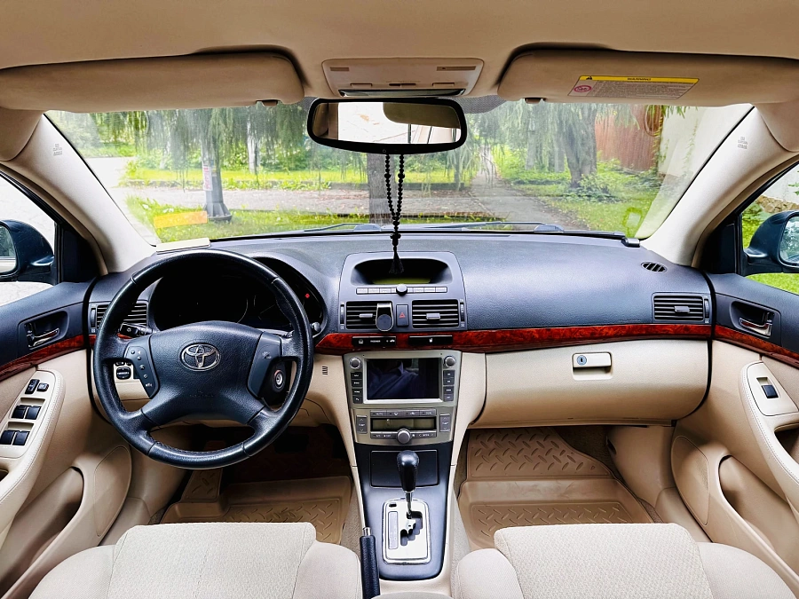 Toyota Avensis, 2005г., передний привод, автомат