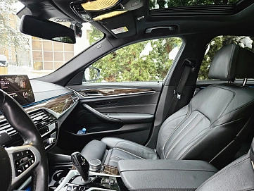 BMW 5 серии, 2021г, задний привод, автомат