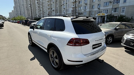 Volkswagen Touareg, 2011г, полный привод, автомат