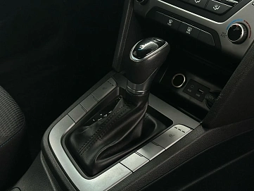 Hyundai Elantra, 2018г, передний привод, автомат