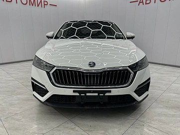 Skoda Octavia, 2022г, передний привод, робот