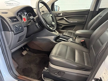 Ford Kuga, 2011г, передний привод, автомат