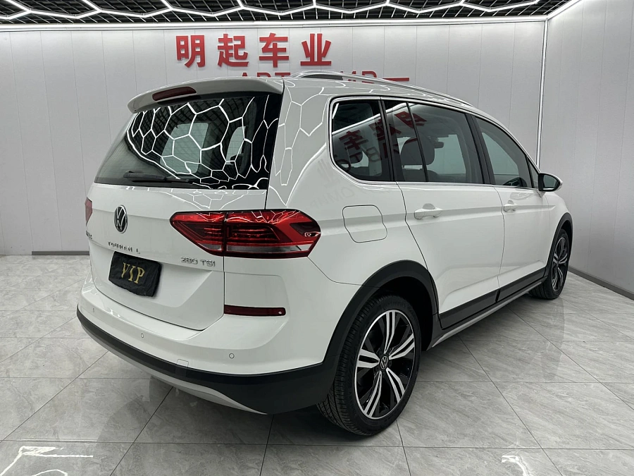 Volkswagen Touran, 2021г., передний привод, робот