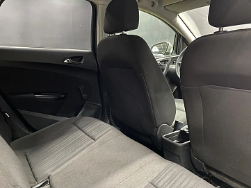 Opel Astra, 2011г, передний привод, механика