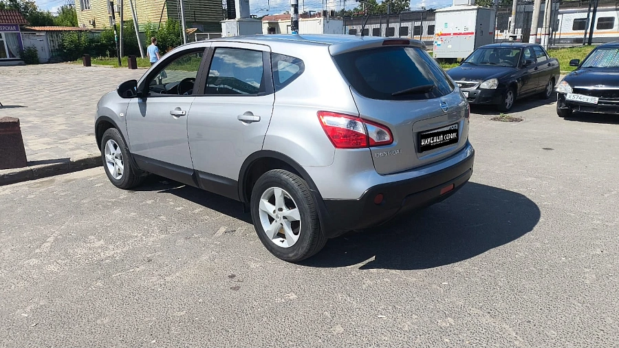 Nissan Qashqai, 2011г., передний привод, вариатор