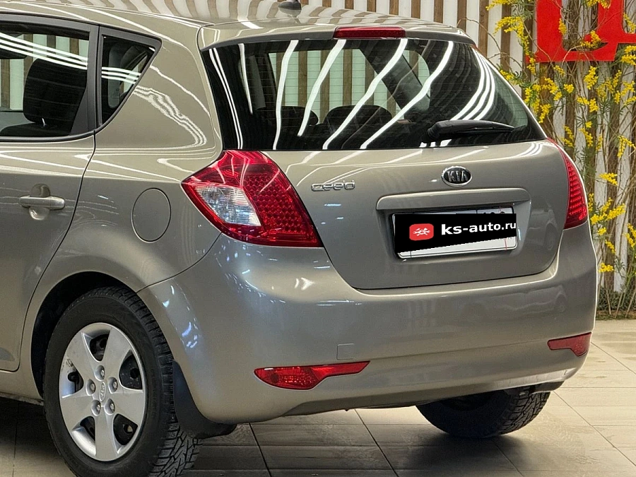 Kia Ceed, 2012г., передний привод, автомат