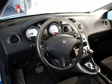 Peugeot 308, 2008г, передний привод, автомат