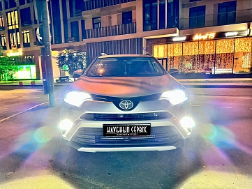 Toyota RAV4, 2017г, полный привод, вариатор