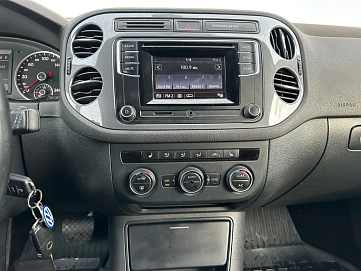 Volkswagen Tiguan, 2015г., полный привод, автомат