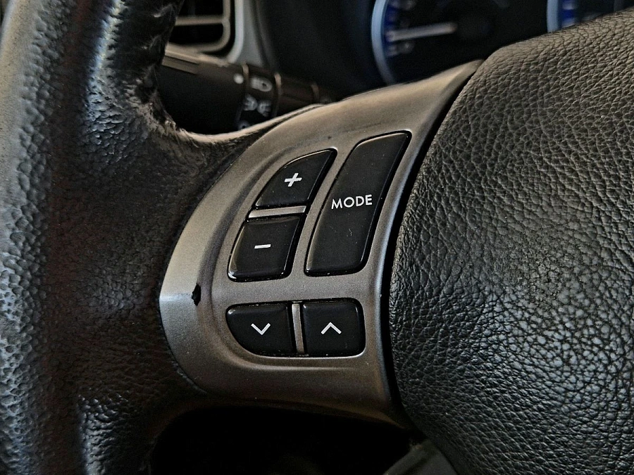Subaru Forester, 2011г., полный привод, механика