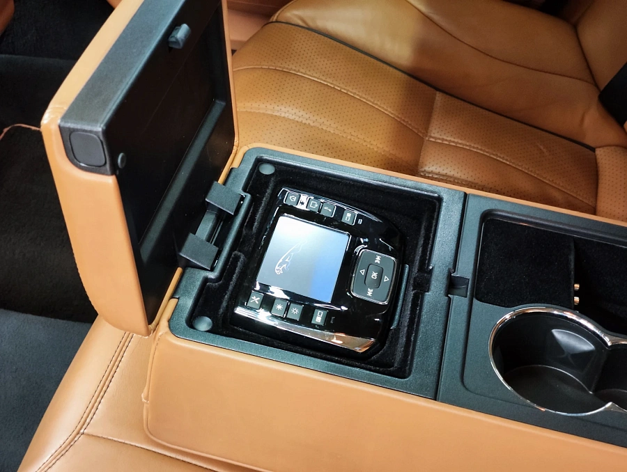 Jaguar XJ, 2011г., задний привод, автомат