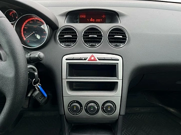 Peugeot 408, 2013г, передний привод, механика