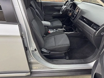 Mitsubishi Outlander, 2018г, передний привод, вариатор