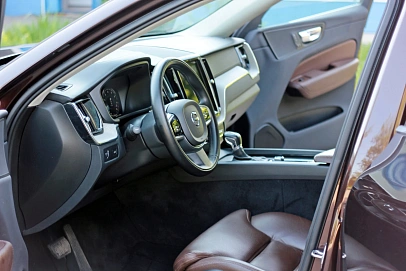 Volvo XC60, 2020г, полный привод, автомат