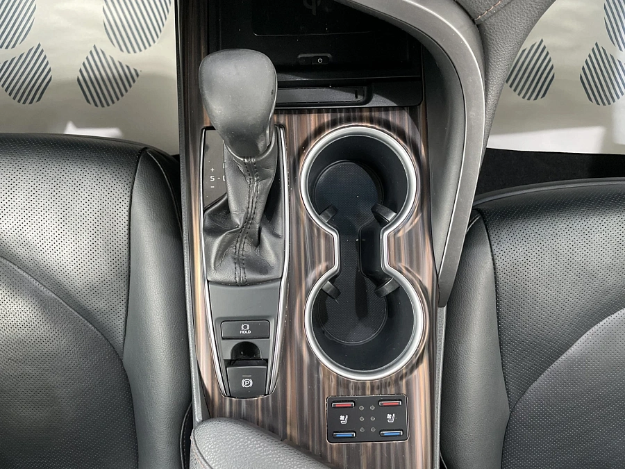 Toyota Camry, 2020г., передний привод, автомат