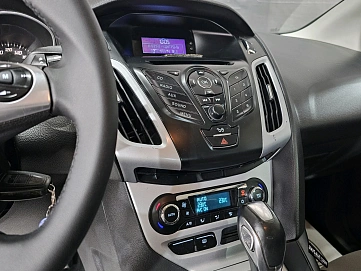 Ford Focus, 2011г, передний привод, робот