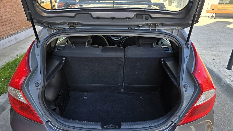 Hyundai Solaris, 2015г., передний привод, автомат