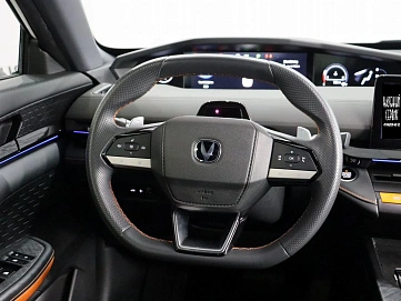 Changan UNI-V, 2023г, передний привод, робот