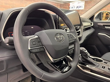 Toyota Highlander, 2025г, полный привод, автомат