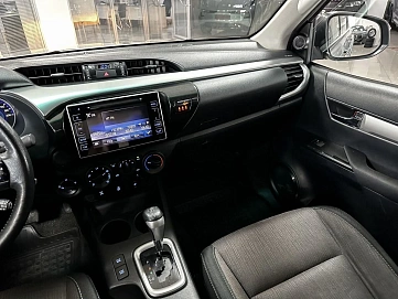 Toyota Hilux, 2018г, полный привод, автомат