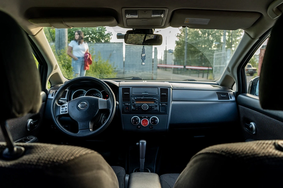 Nissan Tiida, 2011г., передний привод, автомат