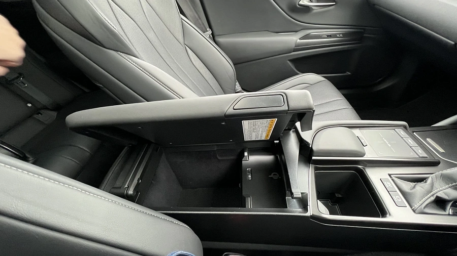 Lexus ES, 2019г., передний привод, вариатор