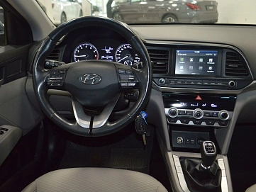 Hyundai Elantra, 2020г, передний привод, механика