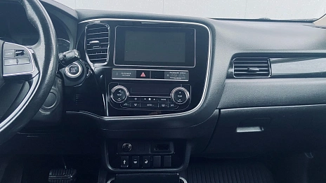 Mitsubishi Outlander, 2019г, передний привод, вариатор