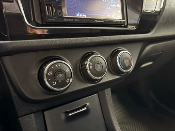 Toyota Corolla, 2013г, передний привод, автомат