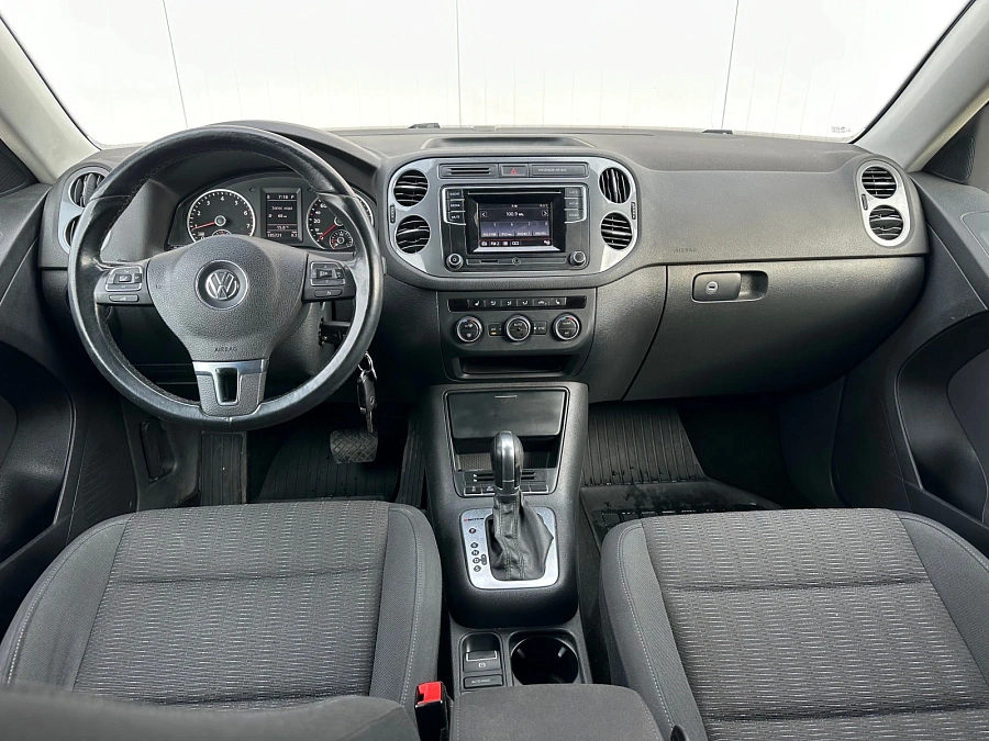 Volkswagen Tiguan, 2015г., полный привод, автомат